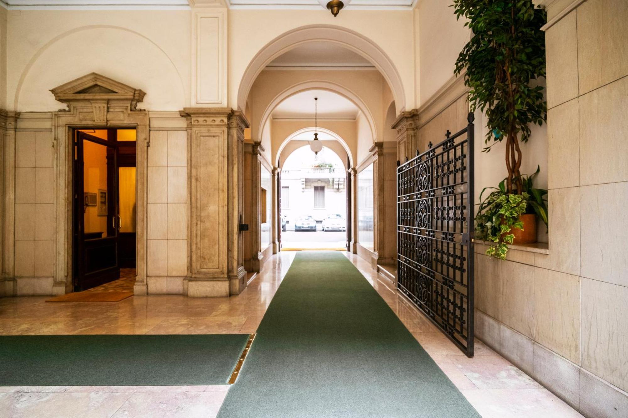 Real Jewel In Milano Cadorna Milão Exterior foto